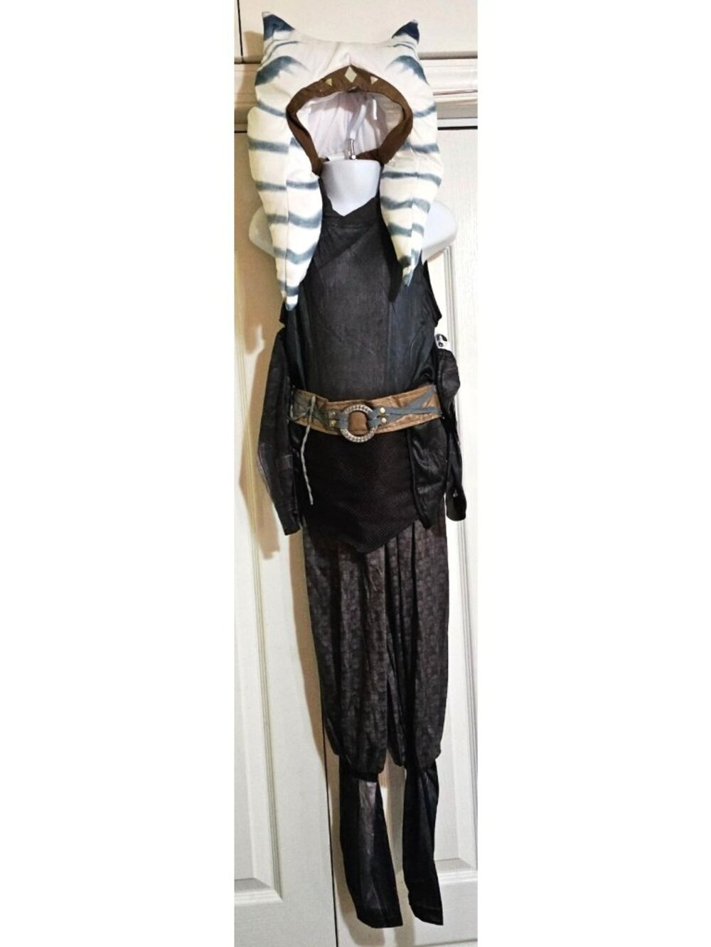 Disney Star Wars Ahsoka Tano Costume Kids 7-8 Top Pants Headpiece Arm Bands NEW